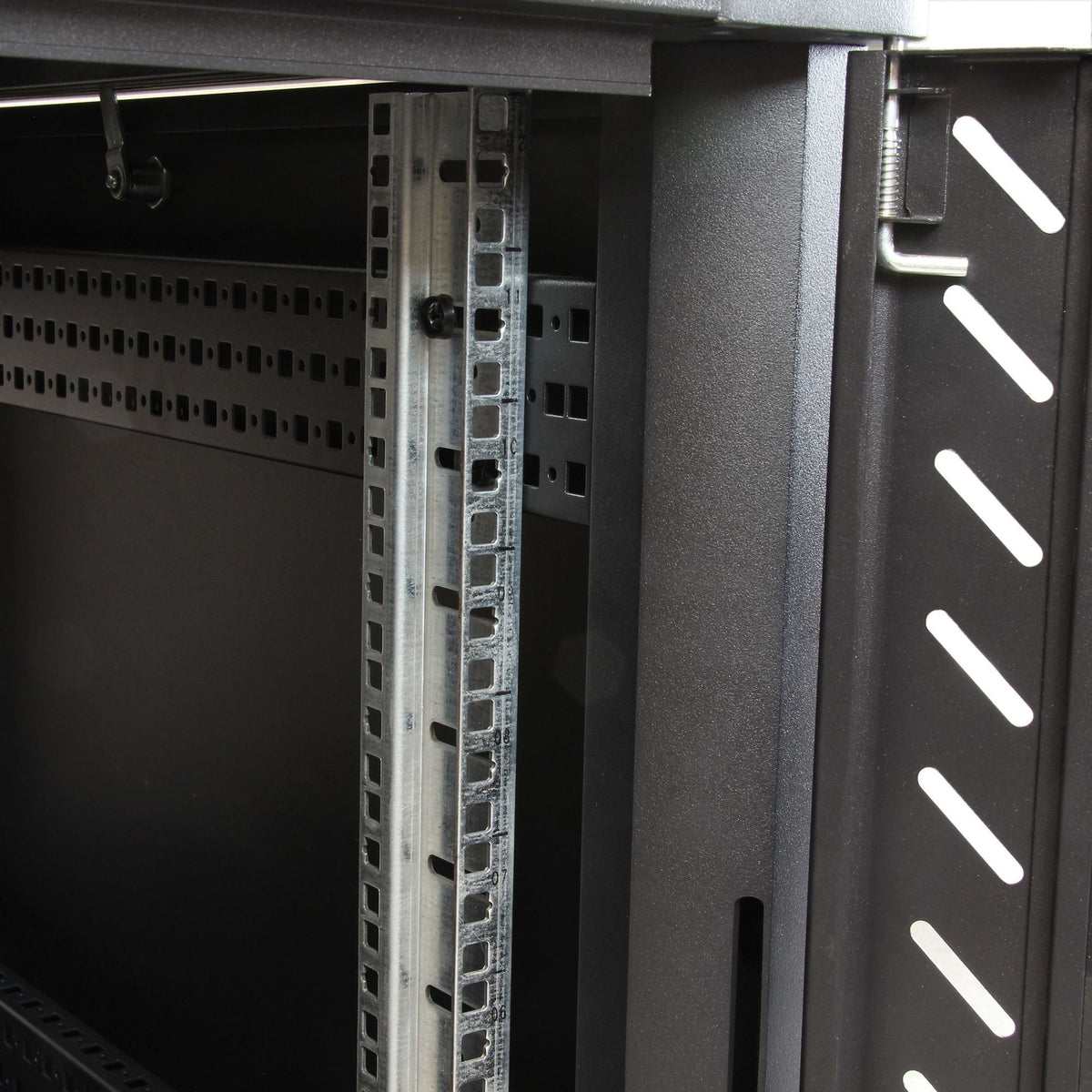 StarTech.com RK1236BKF 12U 19in Enclosed Server Rack Cabinet ds:2e6d3af9